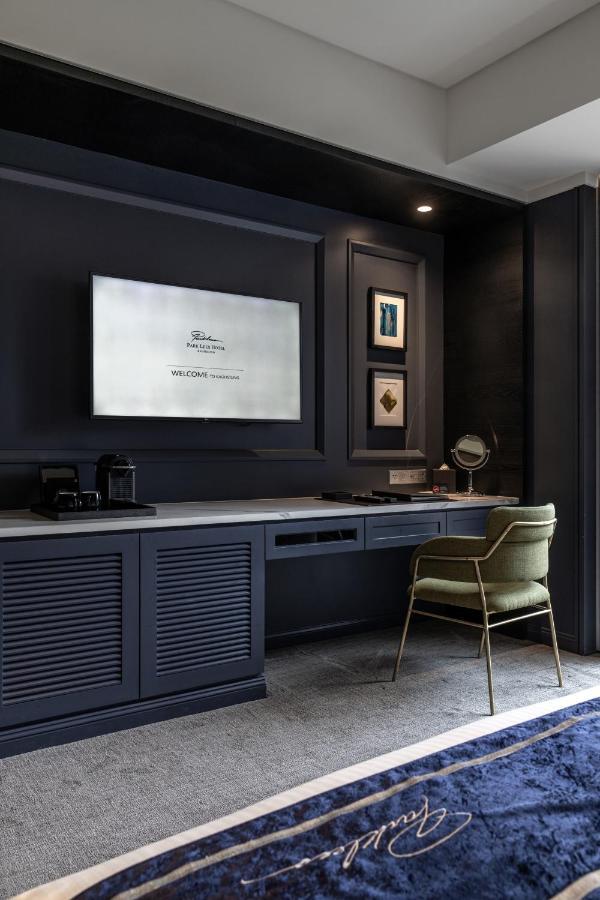 Park Lees Hotel Гаосюн Экстерьер фото A room at The Standard East Village