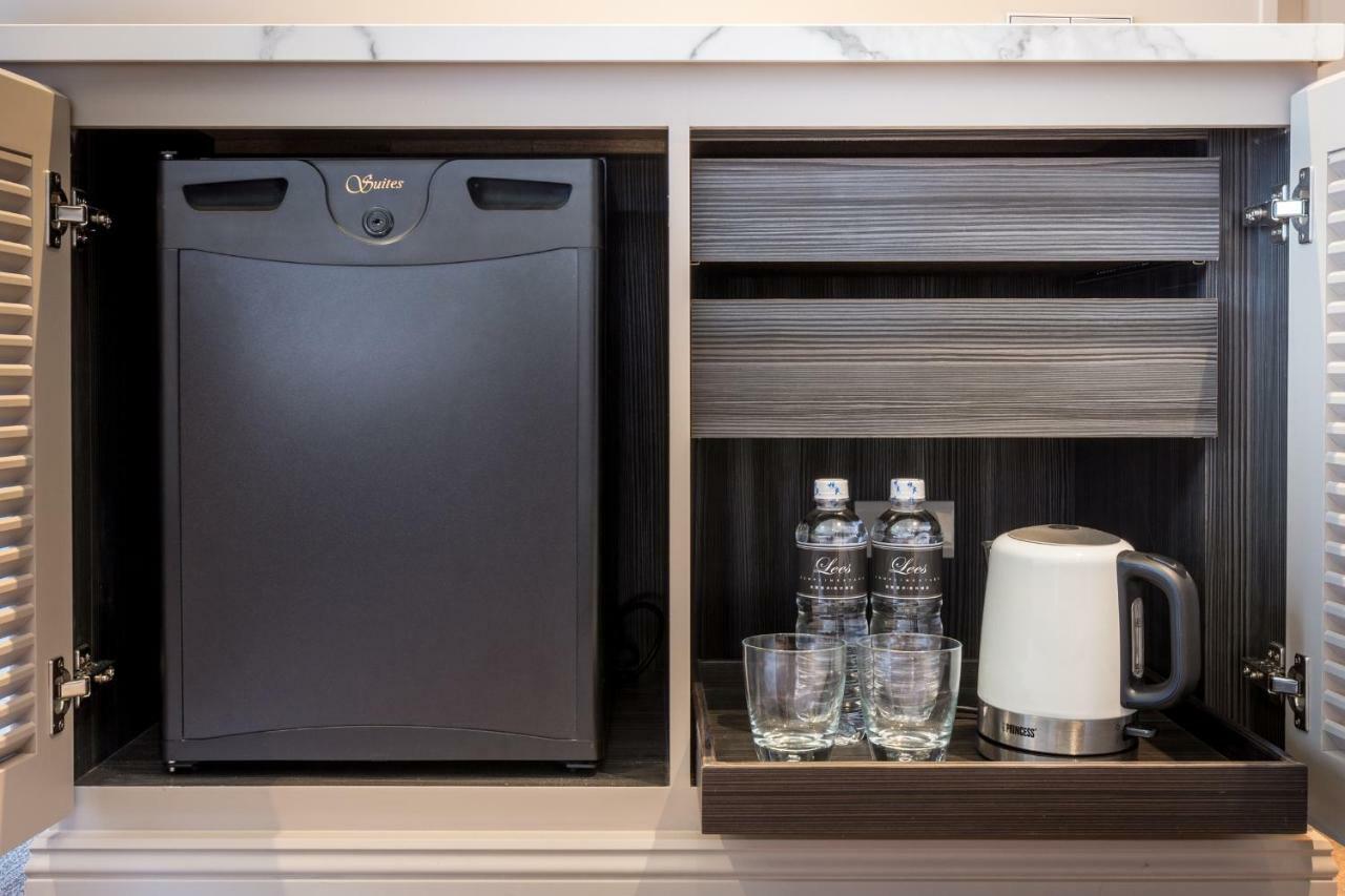Park Lees Hotel Гаосюн Экстерьер фото A mini-bar in a hotel room